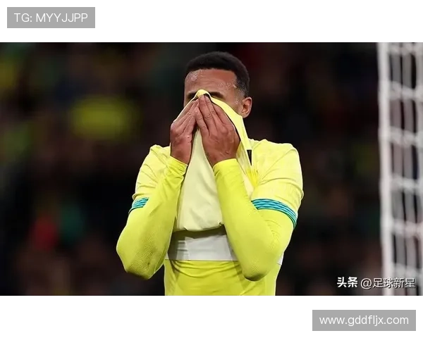 因肌肉不适被换下,阿斯皮利奎塔离开球场时走路一瘸一拐 因肌肉不适被换下,阿斯皮利奎塔离开球场时走路一瘸一拐